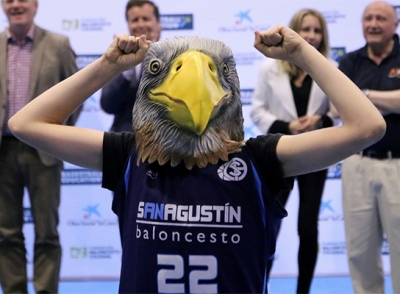 La mascota de San Agustín, celebrando el triunfo