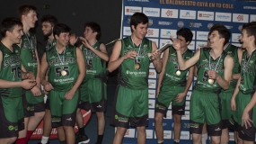 Un final agónico que da el Estandarte a Escolapias