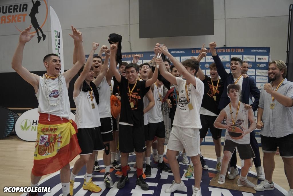 Aguado celebrando el t&iacute;tulo de campeones de Espa&ntilde;a