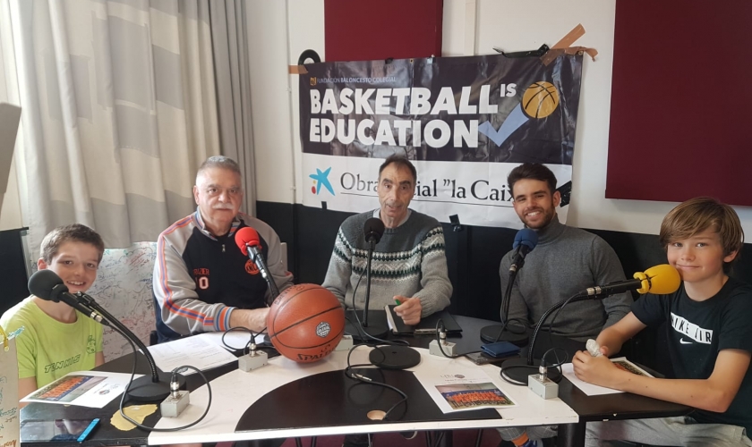 Sergi &Agrave;lex, en marzo del 2020, 5 d&iacute;as antes de la pandemia, visitando a la radio de Liceo Franc&eacute;s