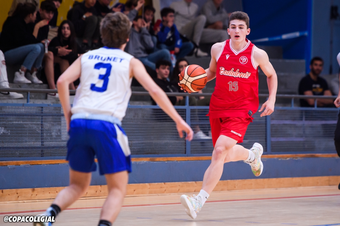 Llompart jugando con Badalon&egrave;s en La Plana