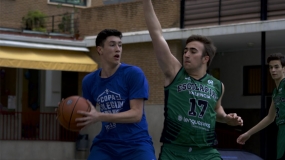 Escolapias avanza a golpe de mates