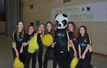 Panda  y sus cheerleades